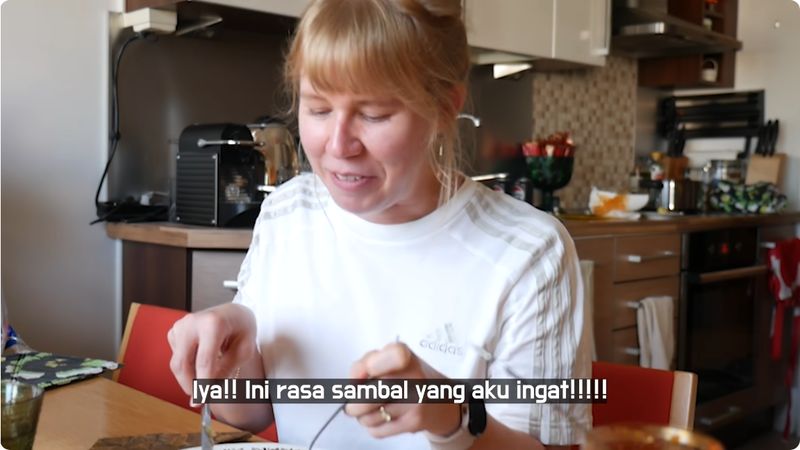 Hari Jisun bawa oleh-oleh sambal untuk bule di Finlandia
