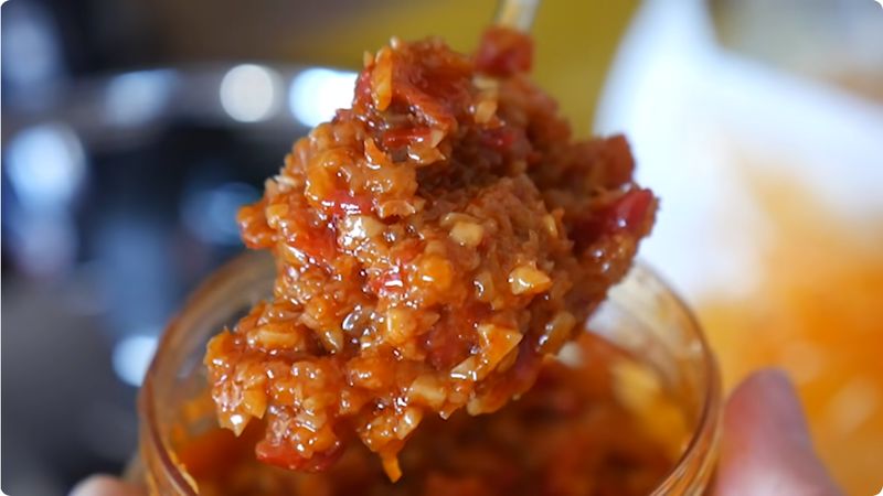 Hari Jisun bawa oleh-oleh sambal untuk bule di Finlandia
