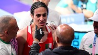 Imane Khelif sendiri pernah didiskualifikasi dalam sebuah pertandingan tahun lalu. Saat itu, Asosiasi Tinju Internasional (IBA) mengatakan ia gagal dalam tes kelayakan gender. (Mehmet Murat Onel/Anadolu via Getty Images)