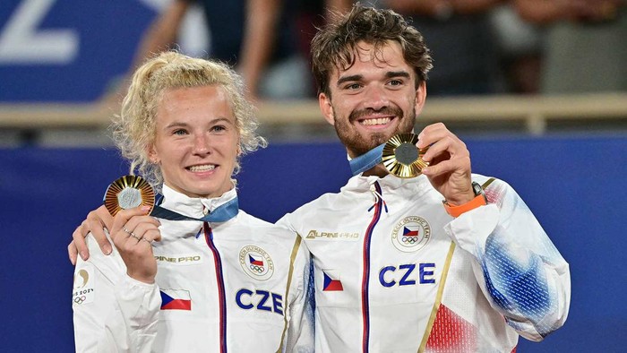 Katerina Siniakova and Tomas Machac of Team Czechia. Picture: Clive Brunskill/Getty Images)