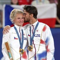 “Itu kehidupan pribadi kami, jadi Anda tidak perlu tahu itu, katanya seperti dikutip Associated Press. Kami suka ketika Anda bingung,” ucapnya lagi. Foto: Clive Brunskill/Getty Images