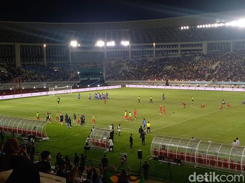 Laga Final Piala Presiden 2024 antara Borneo FC melawan Arema FC di Stadion Manahan Solo, Minggu (4/8/2024) malam.