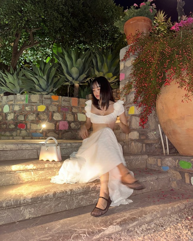 Sementara Tubogas Yellow Gold Bracelet yang dipakai Lisa BLACKPINK bernilai $12,375 atau sekitar Rp 200 jutaan. Foto: dok. Instagram @lalalalisa_m