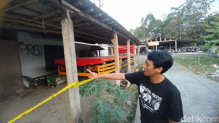 Lokasi tiga warga di Dusun Diwak, Desa Purwosari, Tegalrejo, Magelang, diserang para pelaku tawuran, Minggu (4/8/2024). Satu korban meninggal akibat luka bacok.
