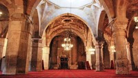 Emir Ahmed Shah mendirikan masjid dengan sebuah rumah sakit di sebelahnya pada 1228-1229. Masjid ini memiliki satu ruang salat dan dimahkotai dua kubah. Foto: Zishan Sheikh