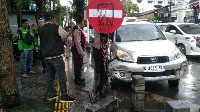 Mobil yang dibawa kabur bocah 9 tahun (dok. Istimewa)