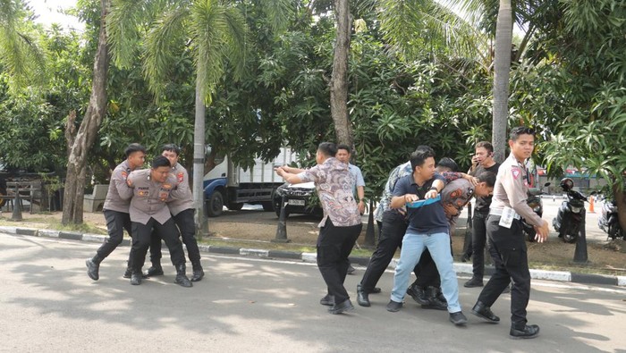 Pelatihan pengawal pribadi paslon Pilbub Mojokerto 2024