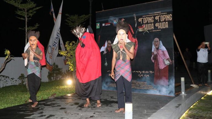 Pementasan Toping Huda-huda. (Foto: Dok. BPODT)