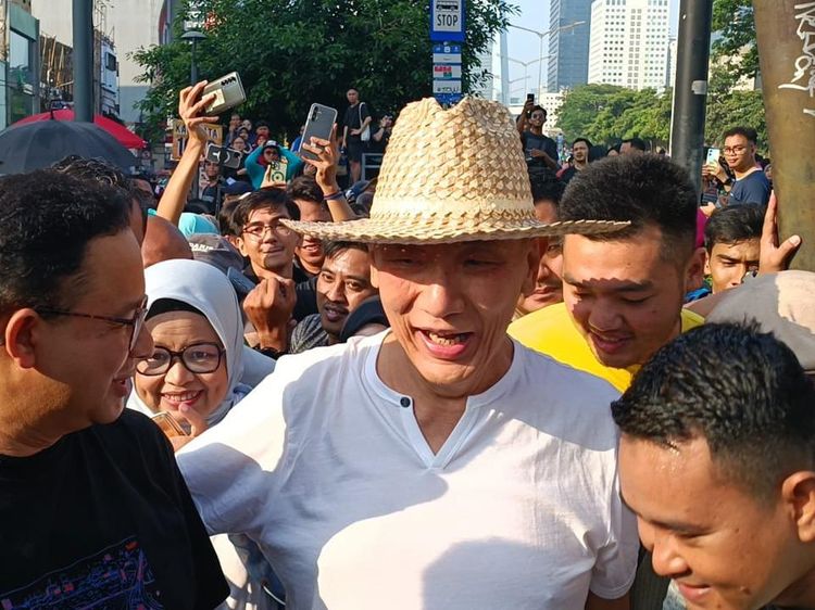 Potret Anies Ketemu Jusuf Hamka di CFD, Ngapain?