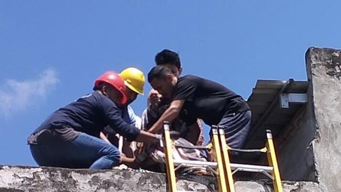 Siswa SMK bernama Abdul Walid di Kabupaten Pinrang, Sulawesi Selatan (Sulsel), tersengat listrik saat hendak menjemur gorden di lantai dua rumah tetangganya.