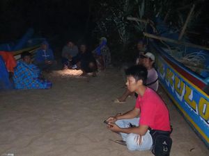 Diterjang Ombak Besar, 1 Nelayan di Pandeglang Dilaporkan Hilang