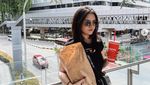 Seru! Marsha Aruan Jalan-jalan Sambil Ngopi dan Jajan Es Krim