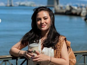 Seru! Marsha Aruan Jalan-jalan Sambil Ngopi dan Jajan Es Krim