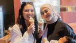 Seru! Marsha Aruan Jalan-jalan Sambil Ngopi dan Jajan Es Krim