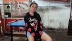 Seru! Marsha Aruan Jalan-jalan Sambil Ngopi dan Jajan Es Krim