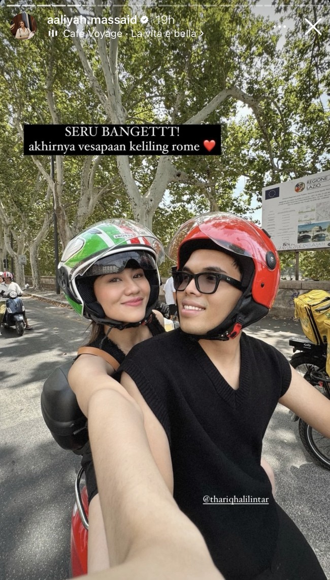 Selama di sana Thariq dan Aaliyah tampak menaiki motor untuk berkeliling Roma. “SERU BANGETTT! akhirnya vesapaan keliling rome,” tulis Aaliyah. Foto: Instagram