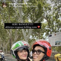 Selama di sana Thariq dan Aaliyah tampak menaiki motor untuk berkeliling Roma. “SERU BANGETTT! akhirnya vesapaan keliling rome,” tulis Aaliyah. Foto: Instagram
