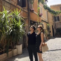 Penampilan pasutri baru itu juga selalu terlihat kompak, seperti dalam foto yang satu ini, saat keduanya memilih mengenakan pakaian serba hitam. Foto: Instagram