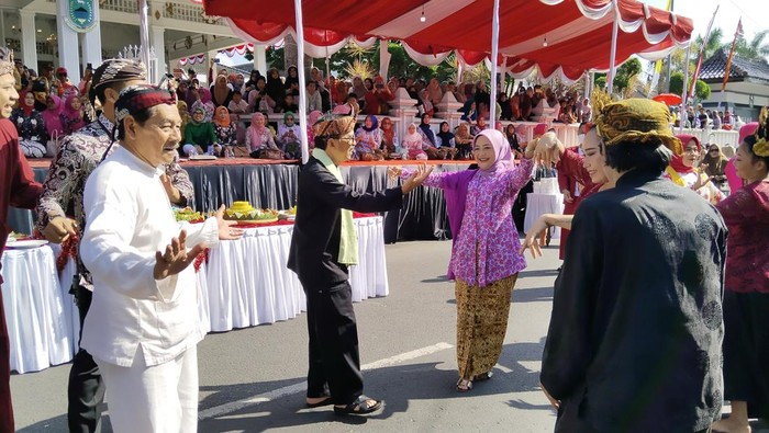 Tradisi Babarit