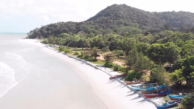 Wisata Pantai Tanjung Berikat di Bangka Tengah. Wisata Pantai Tanjung Berikat di Bangka Tengah.