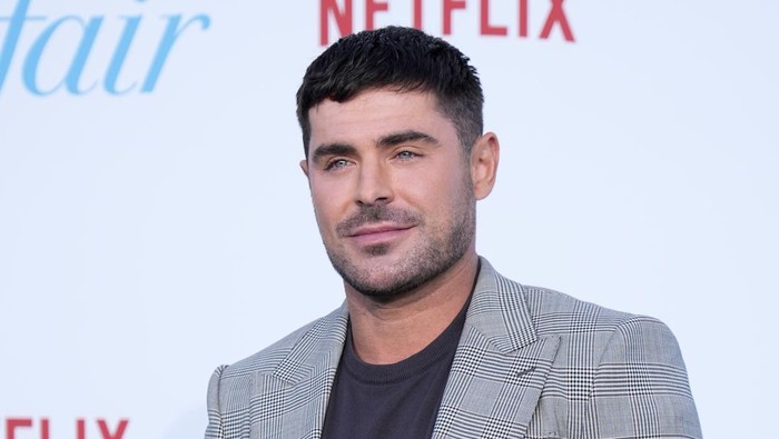 Zac Efron poses at the premiere of the Netflix film A Family Affair at the Egyptian Theatre, Thursday, July 13, 2024, in Los Angeles. (AP Photo/Chris Pizzello)