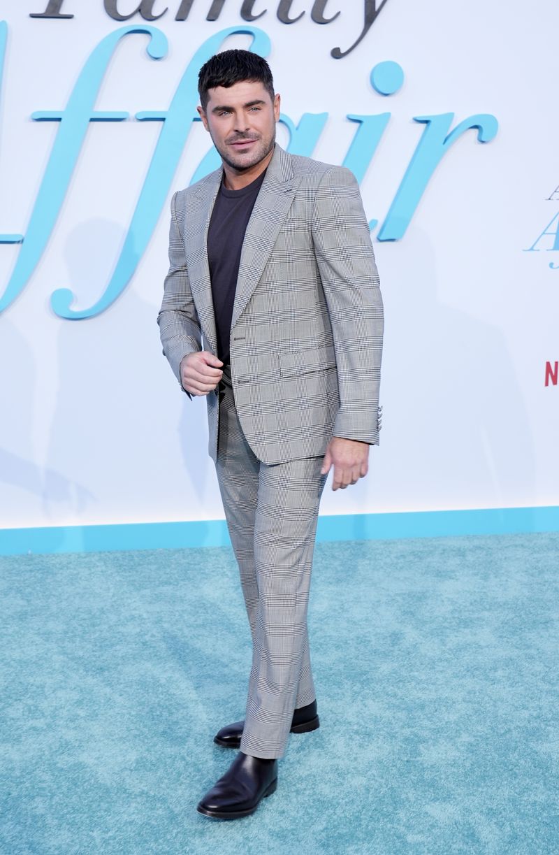 Zac Efron poses at the premiere of the Netflix film 