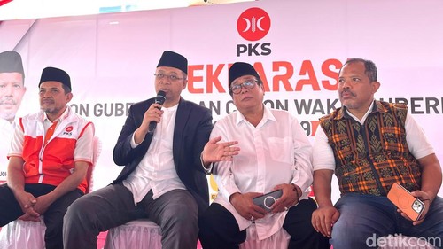 Zulkieflimansyah saat sesi konferensi pers di acara deklarasi pemenangan Zul-Uhel untuk Pilgub NTB di Kantor DPW PKS NTB, Minggu (4/8/2024).