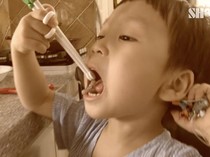 5 Bocah Ini Doyan Makanan Nyeleneh, Petai Mentah hingga Gurita Hidup