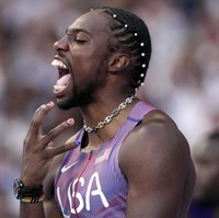 Nail art bagaikan jimat keberuntungan buat Shacarri saat kebanyakan atlet profesional lebih memilih tidak berpenampilan mencolok demi fokus pada kekuatan fisiknya. Padahal, seperti diutarakan Dr Danielle Adams Norenberg, pemimpin tim psikolog UK Sports Institute yang menangani tim nasional Inggris di Olimpiade, ada pengaruh positif terhadap mental para atlet. (Foto: AP Photo/Bernat Armangue)