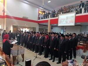 Kesan Anggota DPRD Pangandaran Pakai Jas Baru Seharga Rp 371 Juta