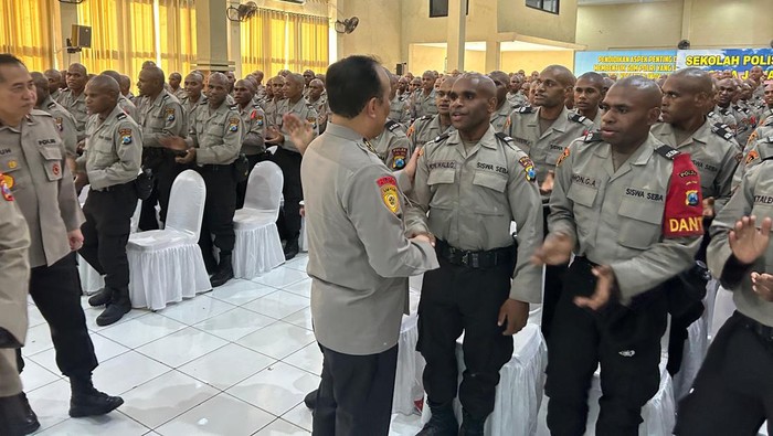 Asisten Kapolri bidang SDM, Irjen Dedi Prasetyo, mengunjungi SPN Polda Jatim di Mojokerto, Jatim, Senin (5/8/2024).