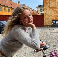 Tidak banyak informasi mengenai pacar baru Tobey Maguire ini. Namun sebagai model, wanita berambut pirang tersebut sudah cukup sering bekerja sama dengan brand-brand terkanl. Foto: Instagram Babette Strijbos