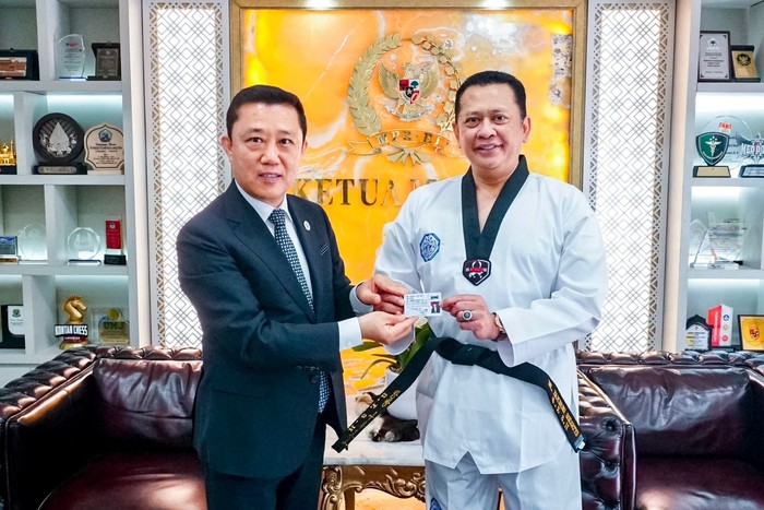 Bamsoet Terima Sabuk Kehormatan DAN VII dari Organisasi Taekwondo Korea Kukkiwon