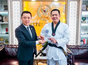 Bamsoet Terima Sabuk Kehormatan DAN VII dari Kukkiwon