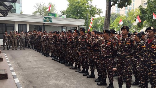 Banser yang siaga di gedung PBNU (Fawdi/detikcom)