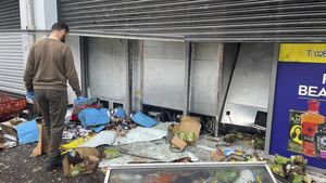 Hotel hingga Toko di Inggris Rusak Akibat Kerusuhan