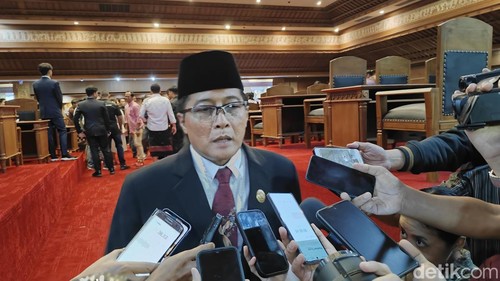 Bupati Badung I Nyoman Giri Prasta saat diwawancarai, Senin (5/8/2024).