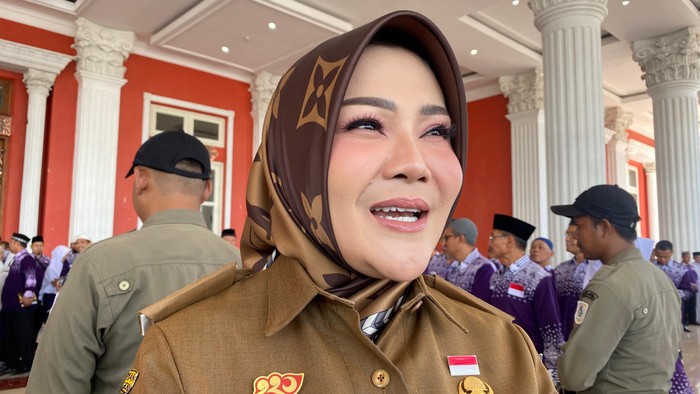 Bupati Klaten Sri Mulyani di Grha Bung Karno Klaten, menemui ribuan jemaah haji Klaten, Senin (5/8/2024).