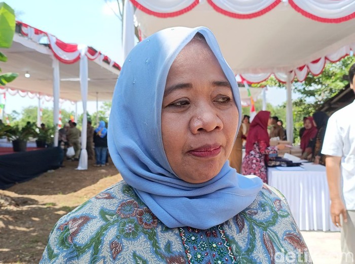Bupati Sleman Kustini Sri Purnomo di Dusun Kaliduren 1, Sumberagung, Moyudan, Sleman, Senin (5/8/2024).
