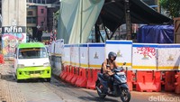 Contraflow ini dilakukan setiap pukul 07.00 WIB-10.00 WIB.  