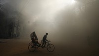 Gelombang protes di Bangladesh, yang awalnya berupa demonstrasi dipimpin mahasiswa menentang sistem kuota pegawai negeri sipil, telah berubah menjadi kekerasan di dalam negeri yang hingga saat ini sudah menewaskan lebih dari 280 orang.