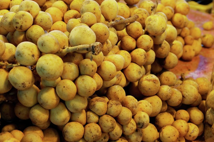 Duh! Wanita Ini Dipenjara Usai Jual Buah yang Dihinggapi Lalat