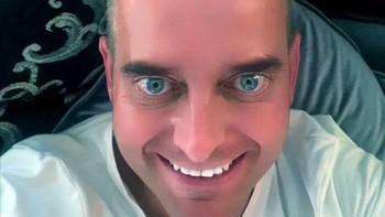 Foto profil seorang CEO di akun Tinder. Foto: Boredpanda