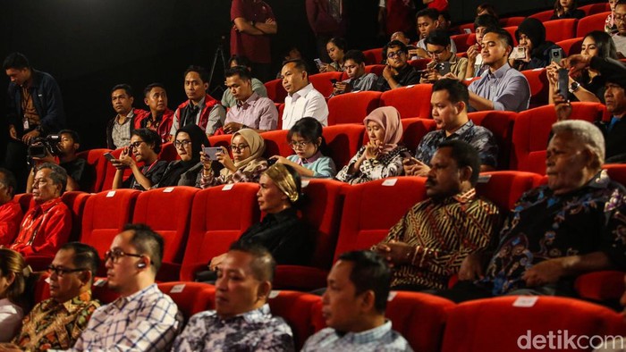 PSI kembali menyerahkan surat rekomendasi kepada 13 calon kepala daerah. Sebelum penyerahan rekomendasi mereka diajak menonton film Sekawan Limo.