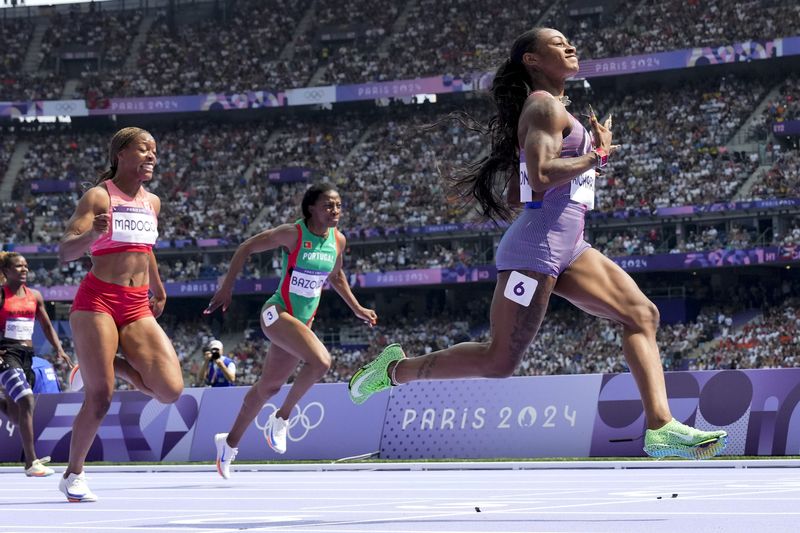 Sha'carri Richardson of the United States, wins a heat in the women's 100-meter run at the 2024 Summer Olympics, Friday, Aug. 2, 2024, in Saint-Denis, France. (AP Photo/David J. Phillip)
