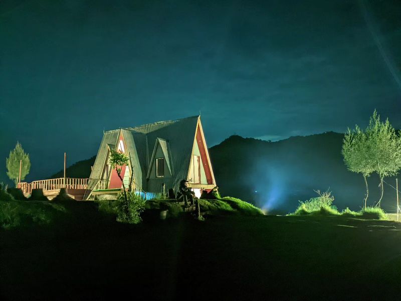 Glamping di vila wisata Bukit Scooter Dieng.
