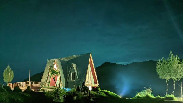 Glamping di vila wisata Bukit Scooter Dieng.
