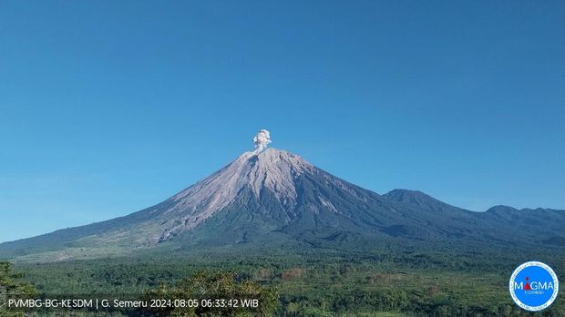 gunung semeru erupsi senin 5 agustus 2024