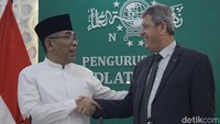 Gus Yahya mengatakan PBNU mengundang Penasihat Presiden Palestina Sheikh Mahmoud Al-Habash ke Indonesia.  