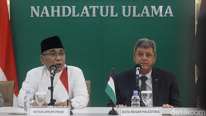 Gus Yahya Bertemu Dubes Palestina Bahas Kondisi Gaza Terkini Ketua PBNU Yahya Cholil Staquf atau Gus Yahya melakukan pertemuan dengan Dubes Palestina Zuhair Al-Shun. Pertemuan itu membahas situasi di Gaza terkini.